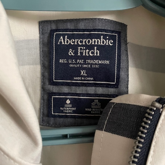 Women’s rain coat - Picture 3 of 3